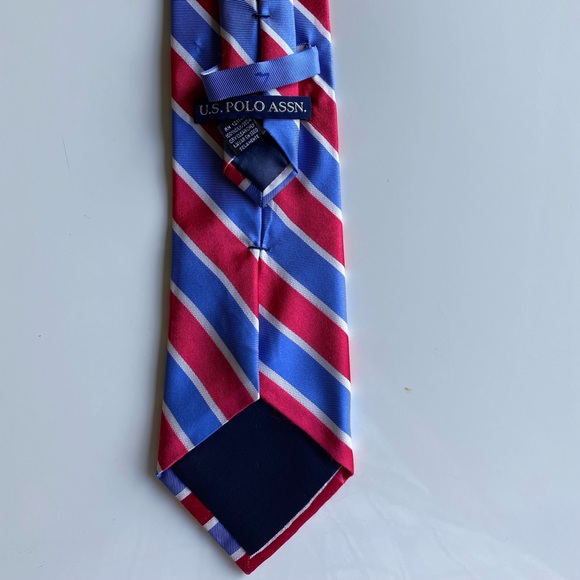 U.S. Polo Assn. 100% Silk red and blue tie - Picture 4 of 5
